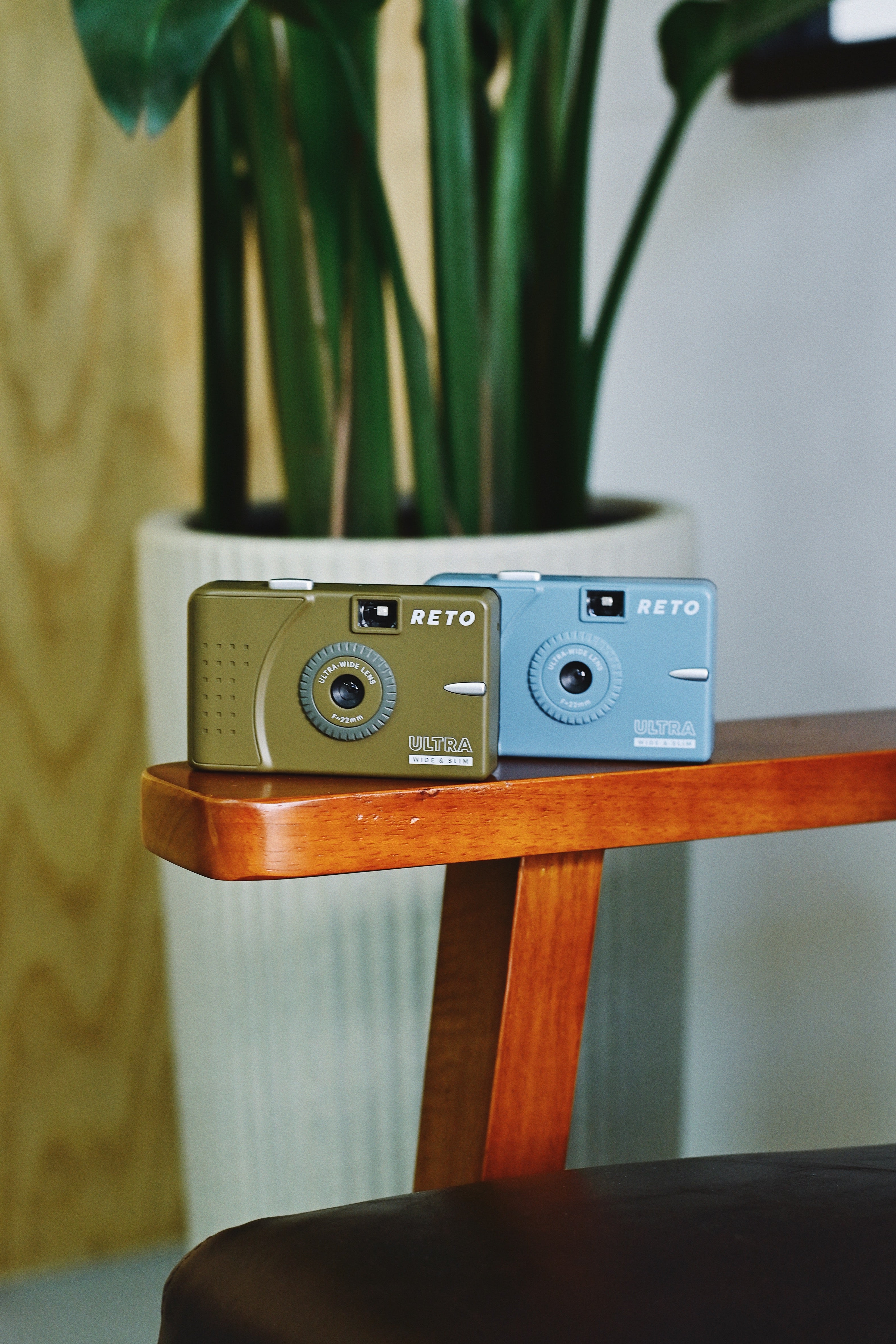 RETO Ultra Wide & Slim 35mm Film Camera - Olive
