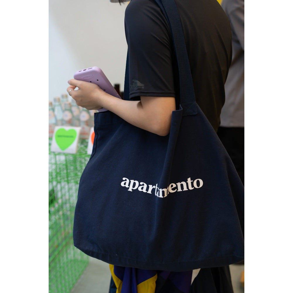 Apartamento Travel Bag
